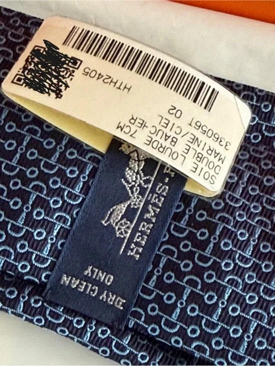 Hermès Navy and Light Blue Patterned Silk Tie with Label - Picture 3 of 5
